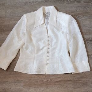 Elegant White Embroidered Women's Top